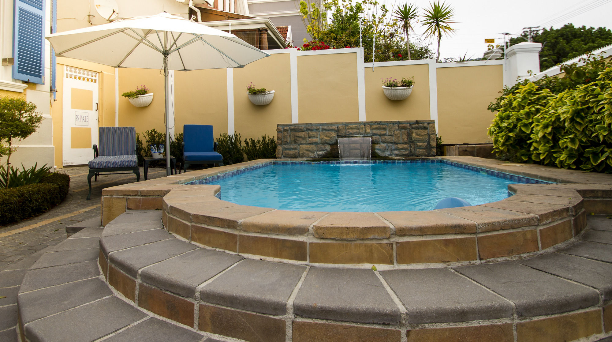 Фото The Walden House