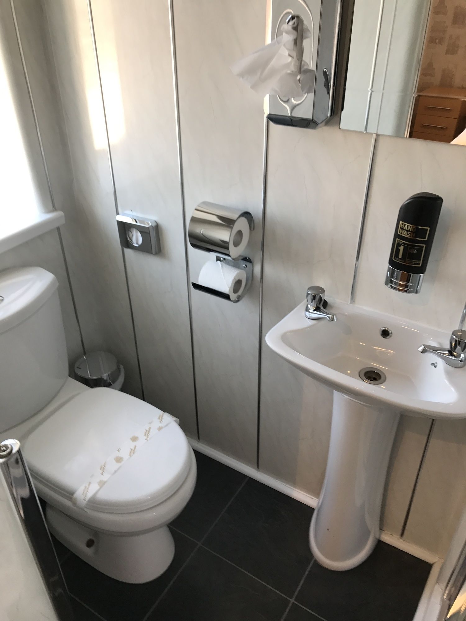Фото Queens Plaza Hotel