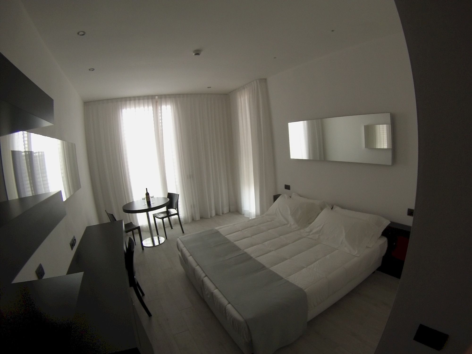 Фото Blue Shades Aparthotel