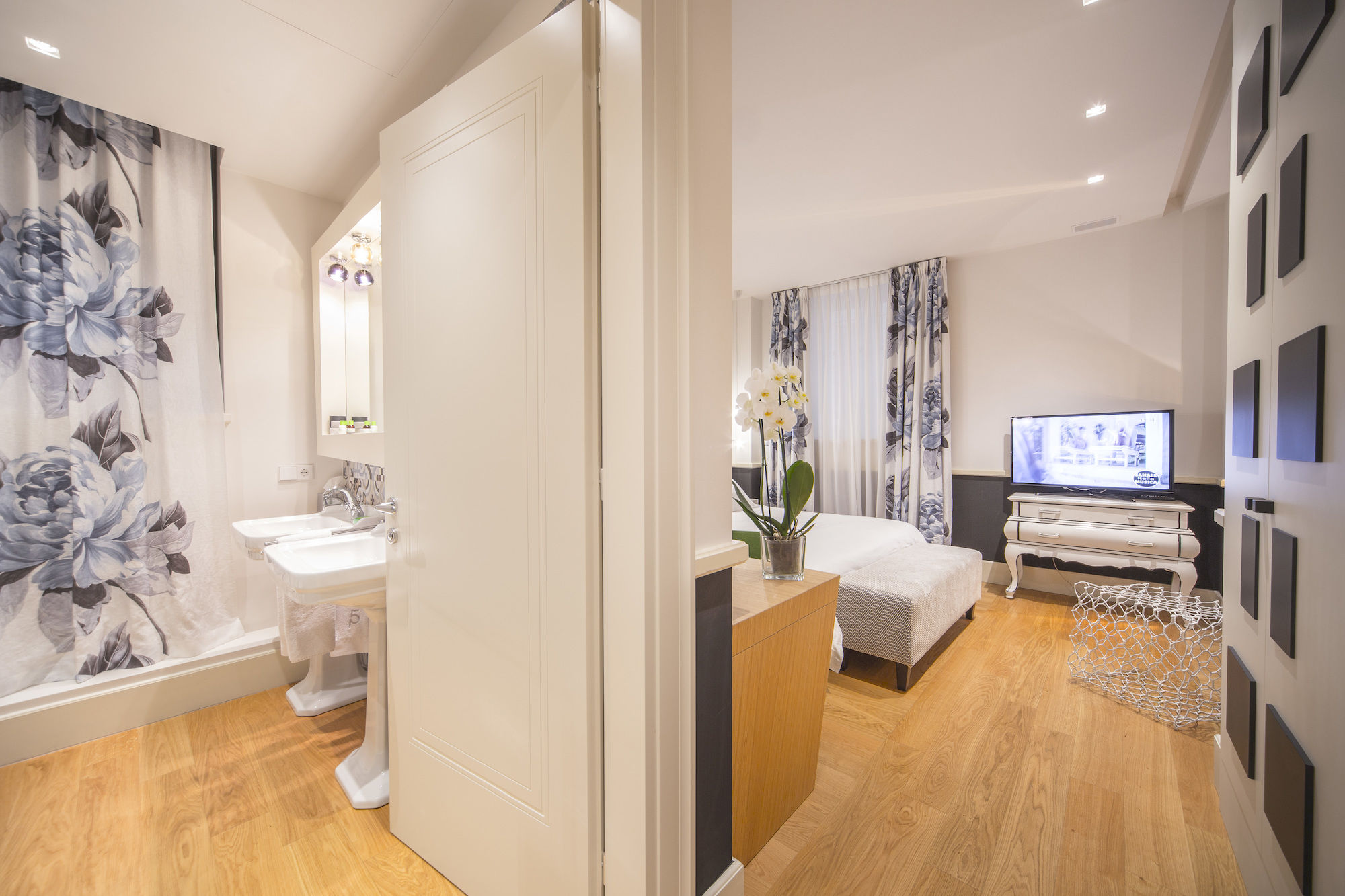 Фото Cinque Luxury Rooms