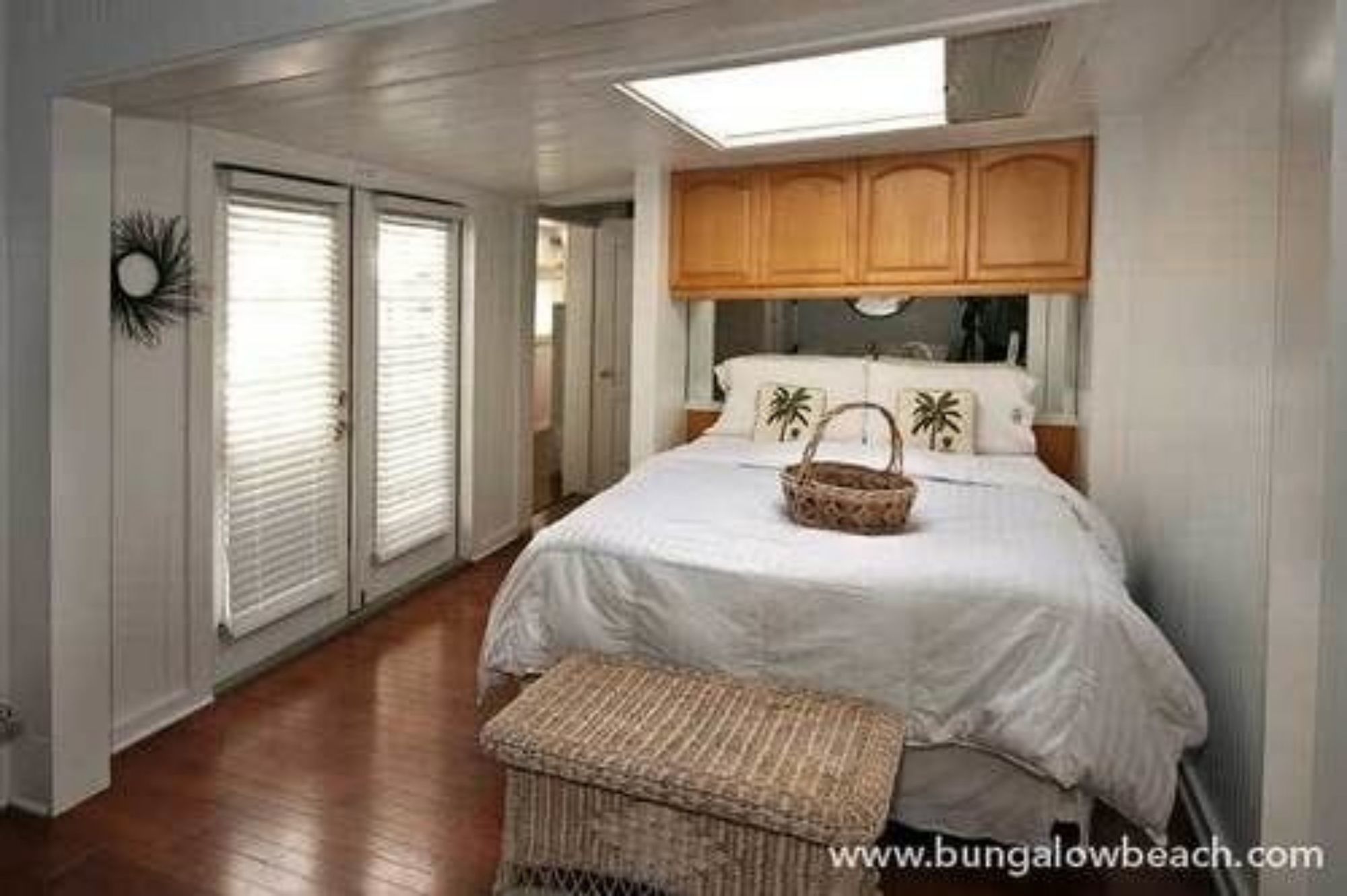 Фото Bungalow Beach Resort