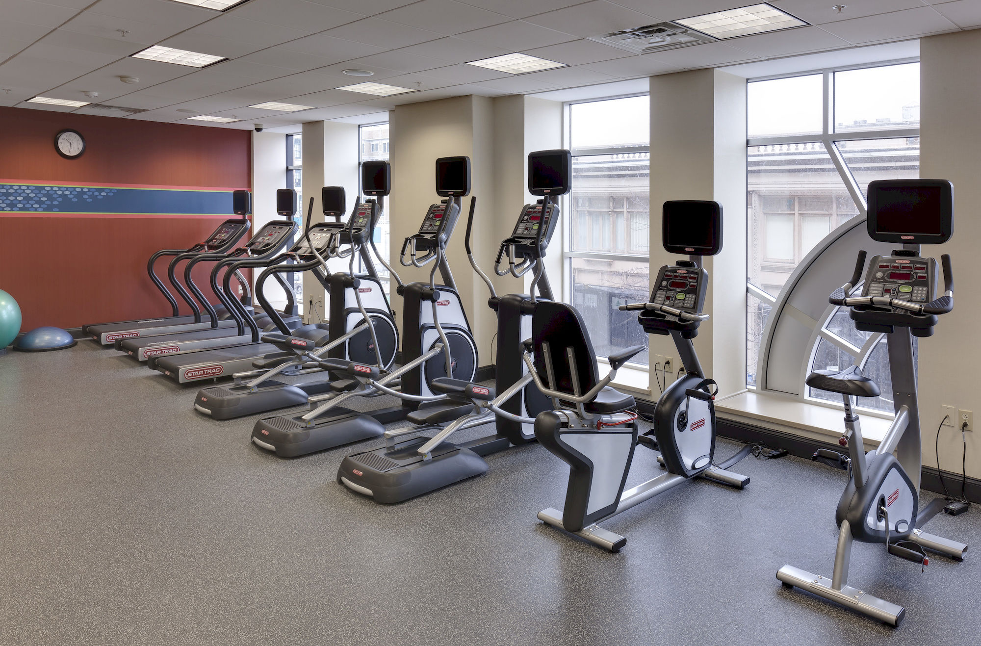 Фото Hampton Inn & Suites Buffalo Downtown