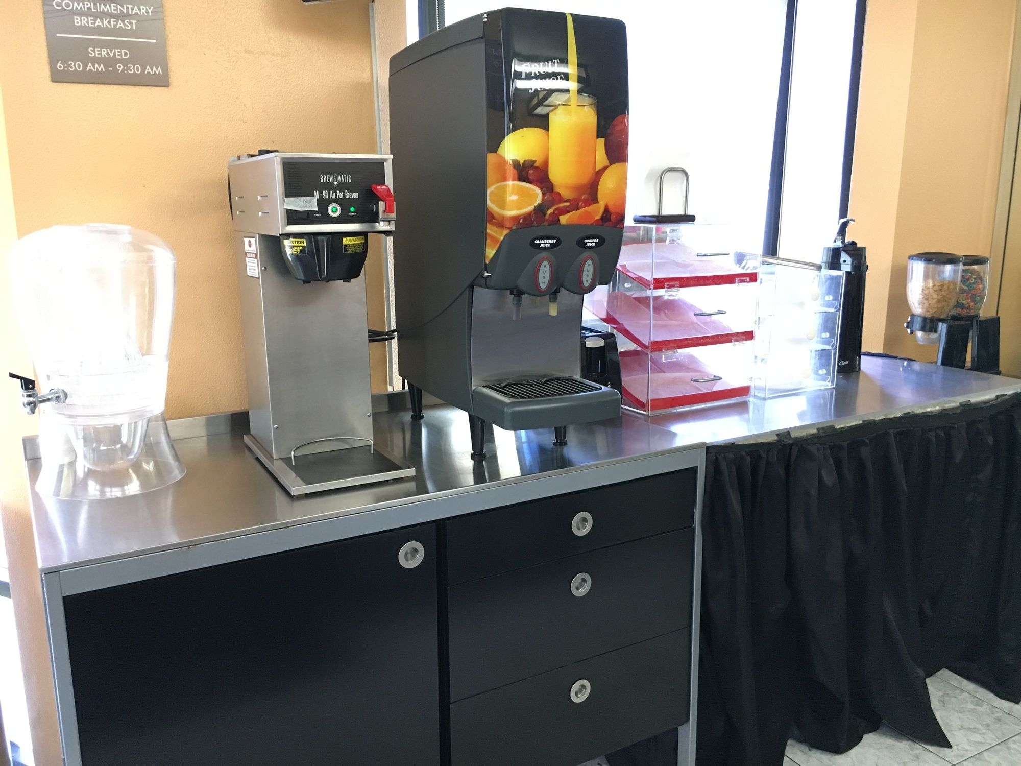 Фото Riverside Inn & Suites