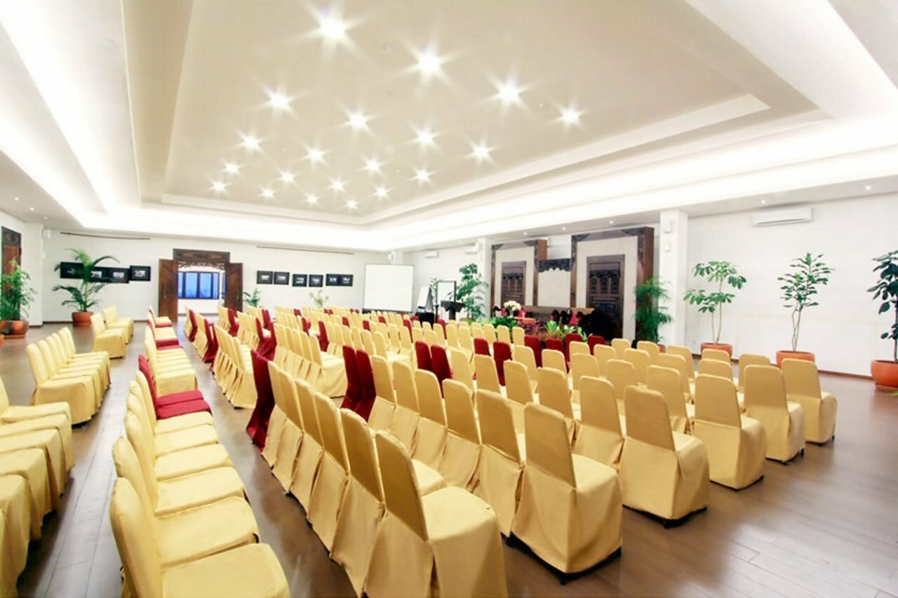 Фото Sukajadi Hotel and Gallery