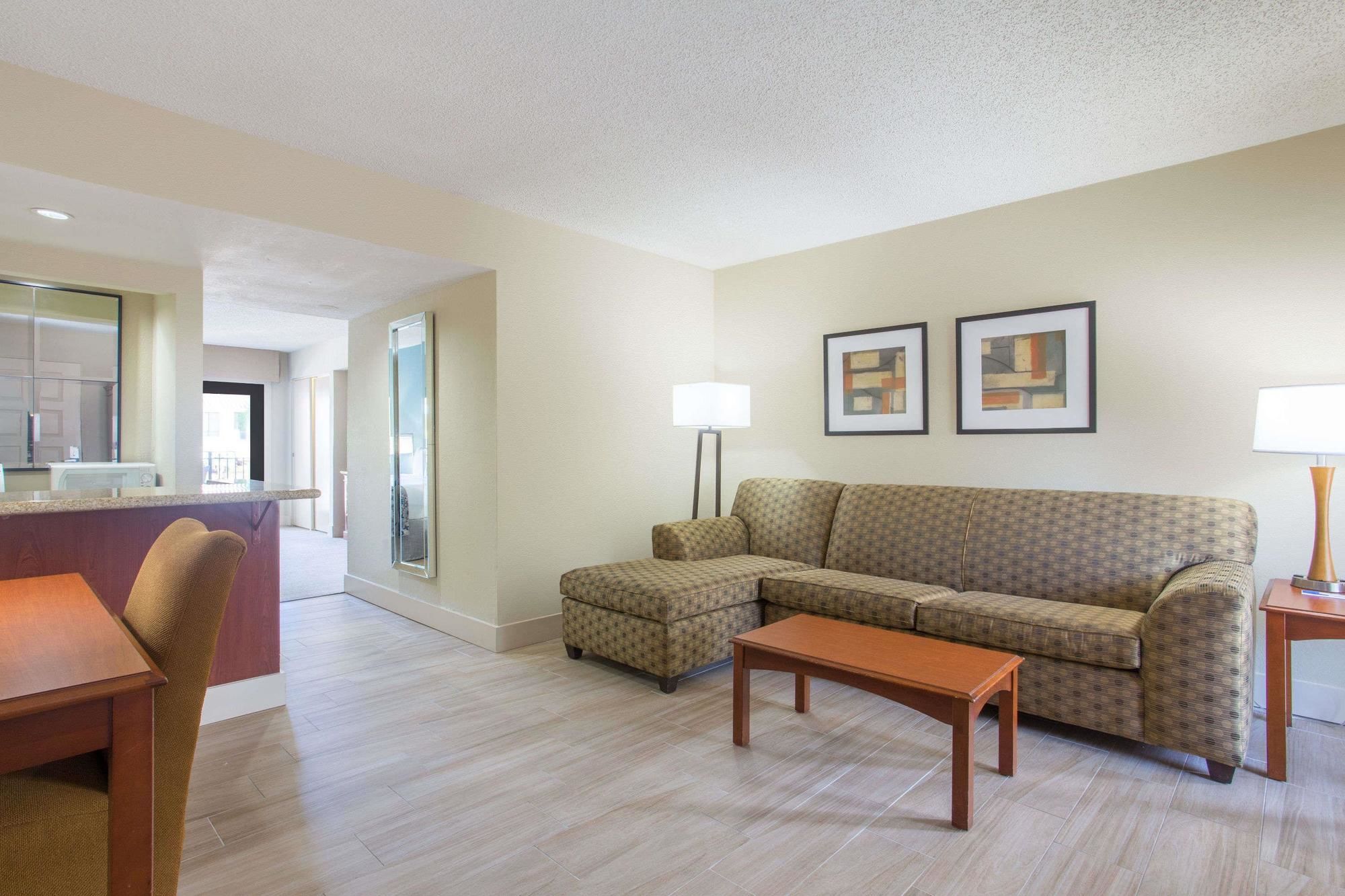 Фото Wyndham Boca Raton Hotel