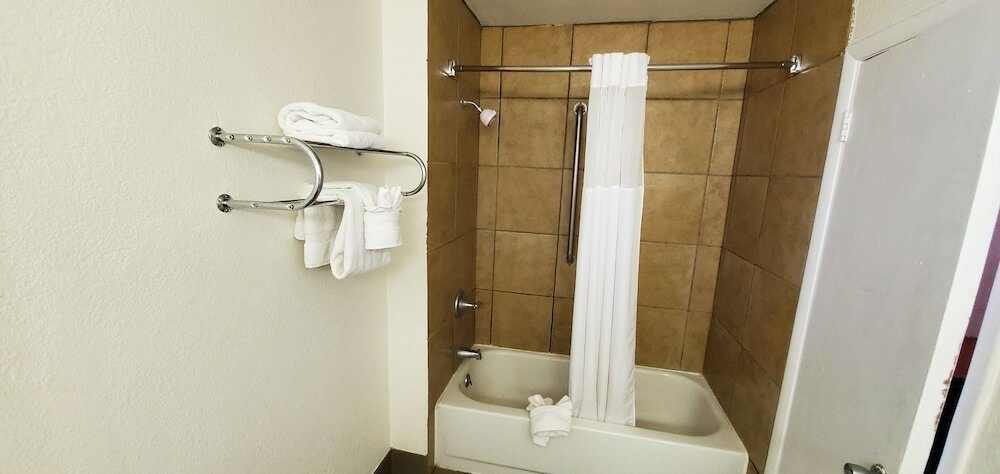 Фото The L Motel