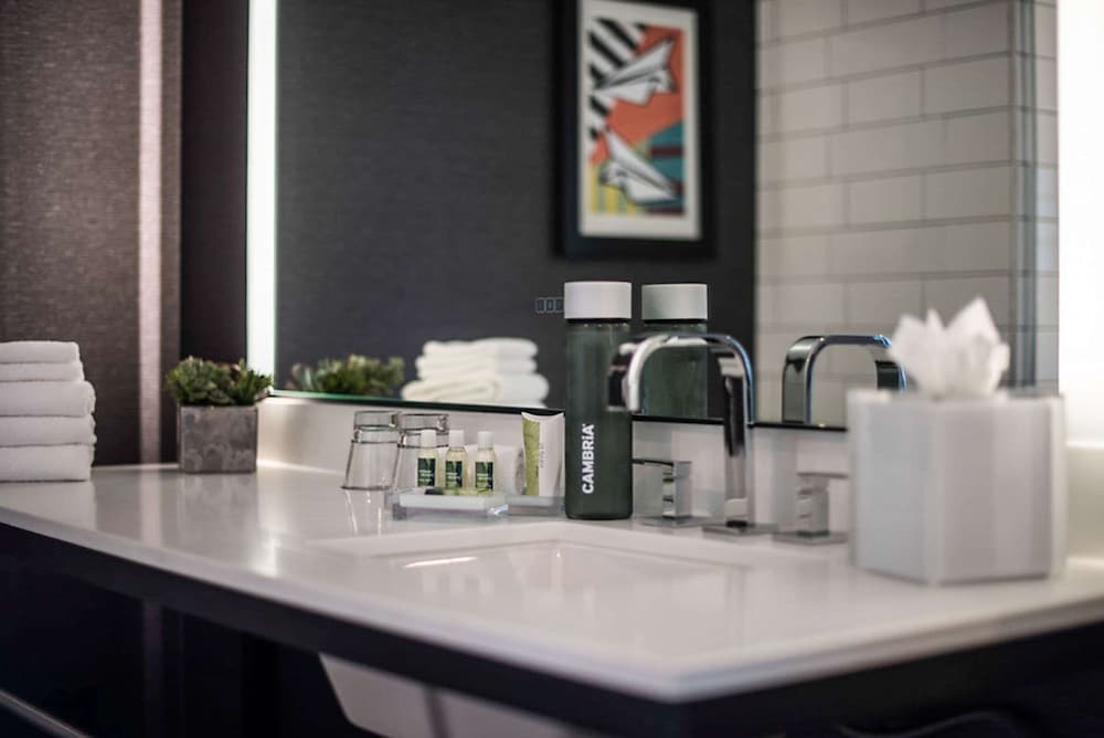 Фото Cambria Hotel Lax