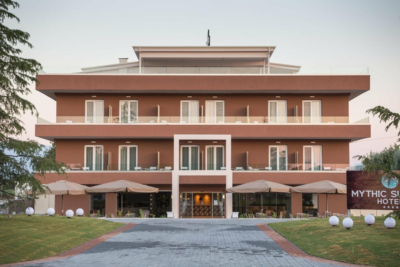 Фото Mythic Summer Hotel