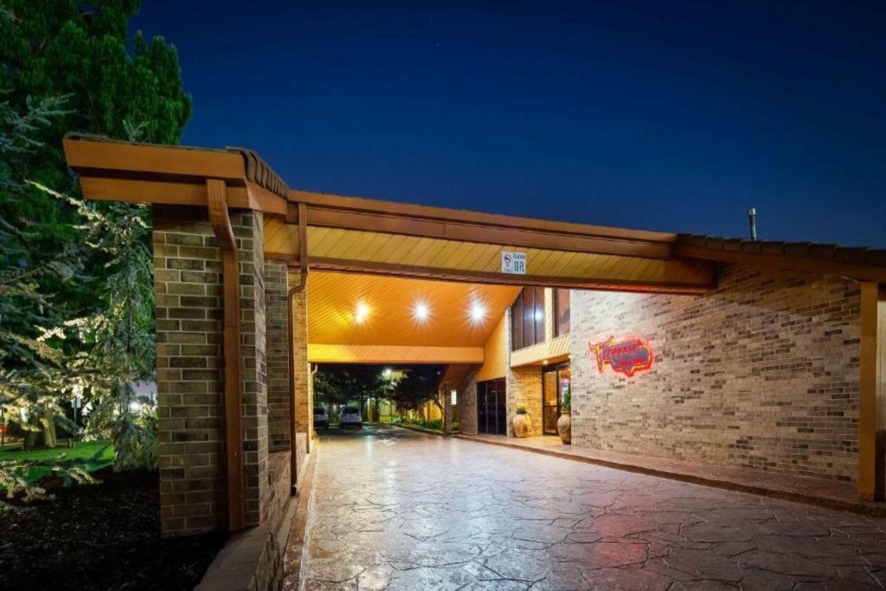 Фото Best Western Plus Saddleback Inn & Conference Center