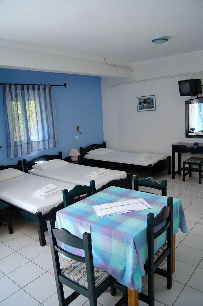 Фото Giannis Hotel Apartments