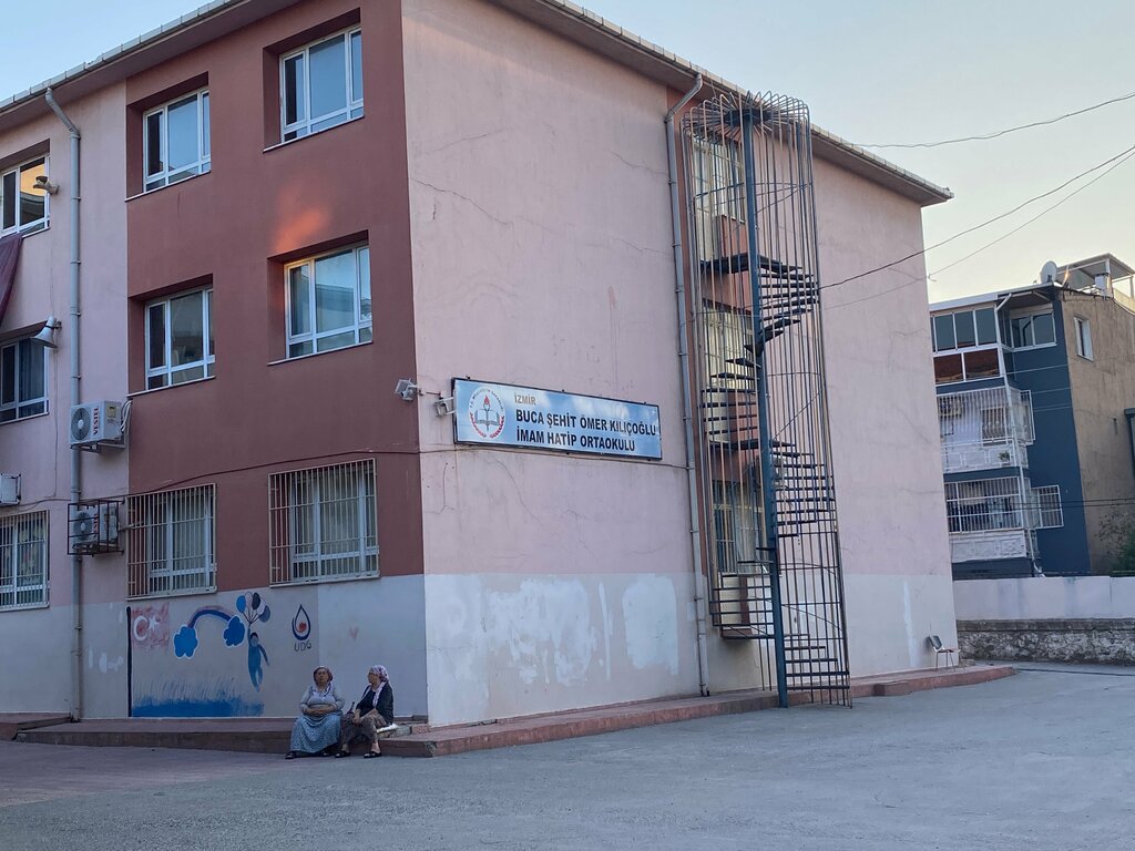 School Buca Martyr Omer Kilicoglu Imam Hatip Secondary School, Izmir, photo