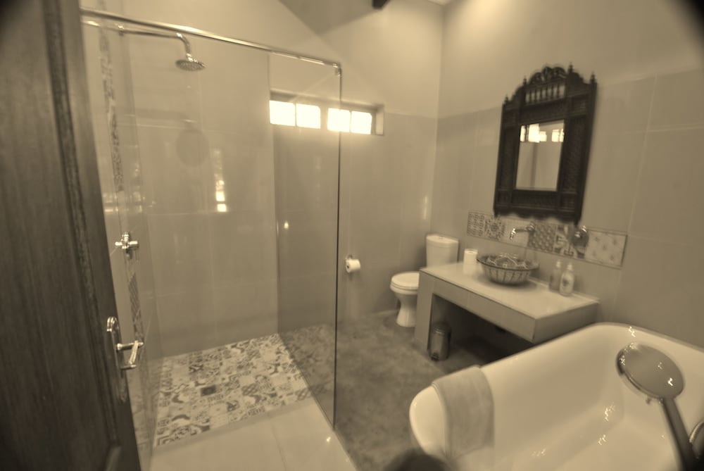 Фото The Wardrobe Guest House