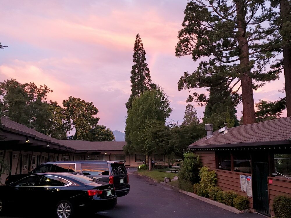 Фото Redwood Hyperion Suites