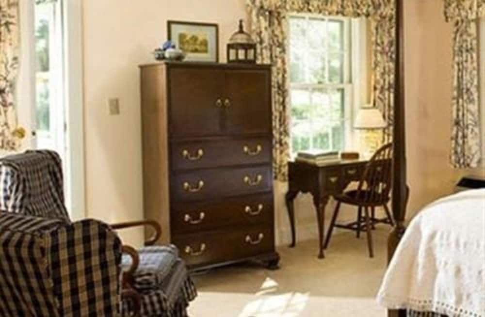 Фото Fairville Inn