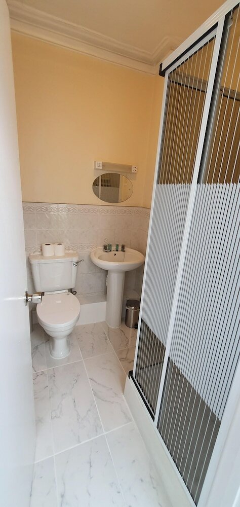 Фото Holly Lodge Guest House