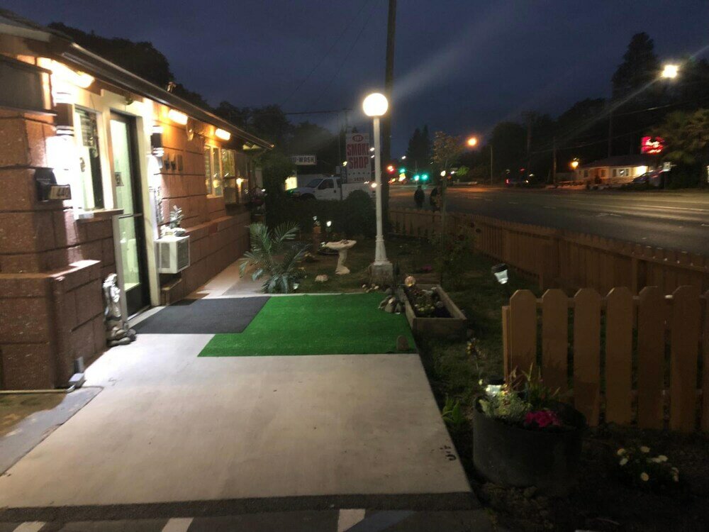 Фото Western Village Inn