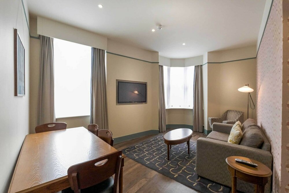 Фото Morton Hotel