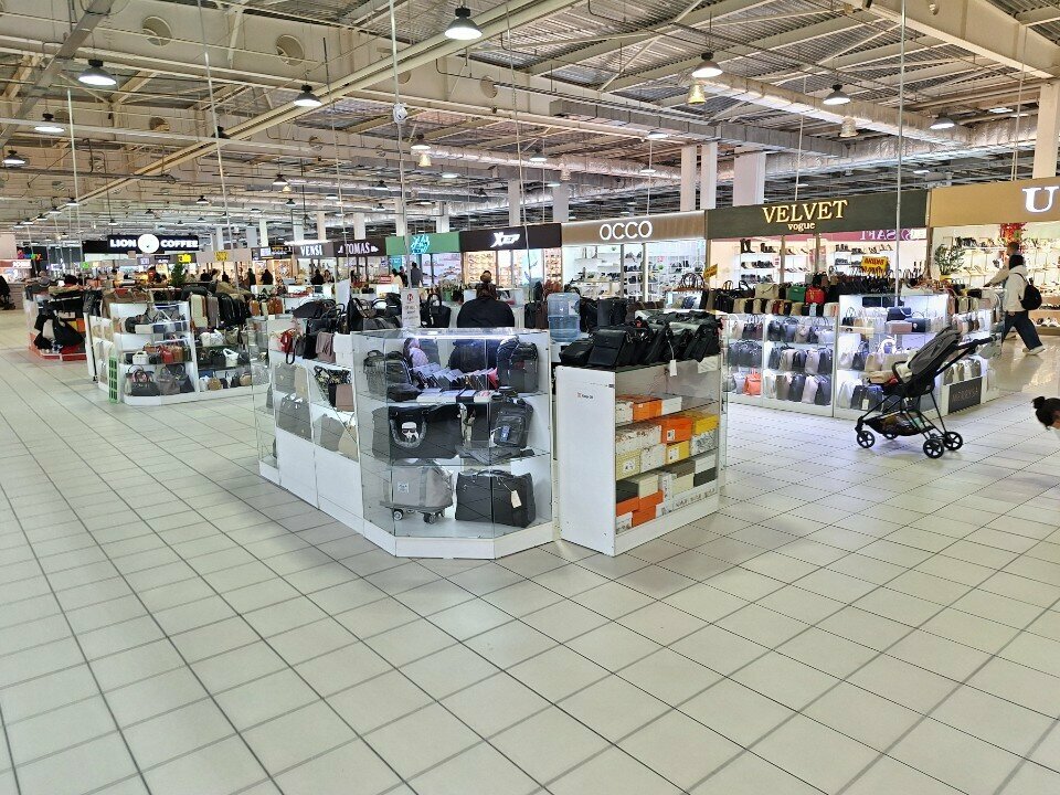 Bags and suitcases store Bags and hats, Almaty, photo