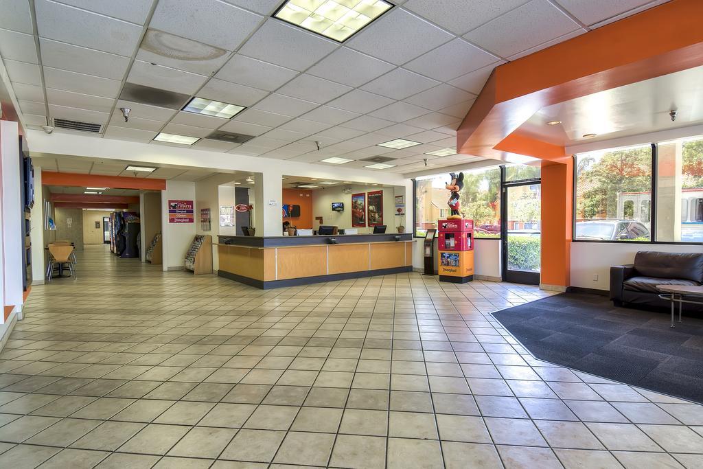 Фото Motel 6 Anaheim Maingate