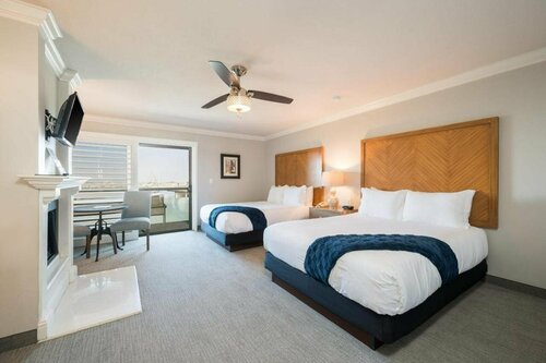 Гостиница 456 Embarcadero Inn & Suites в Морро Бэй