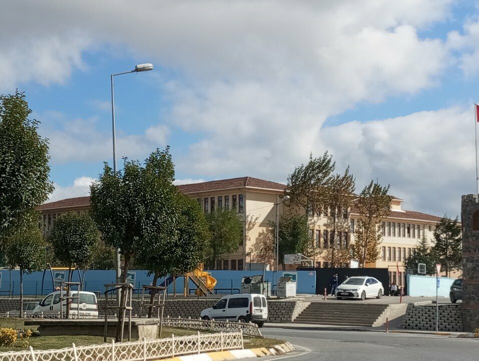 Общеобразовательная школа Kazim Karabekir Secondary School, Стамбул, фото