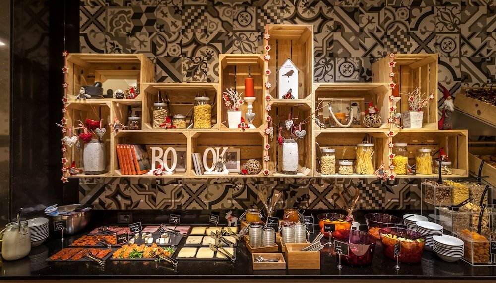 Фото Ikonik Parlament