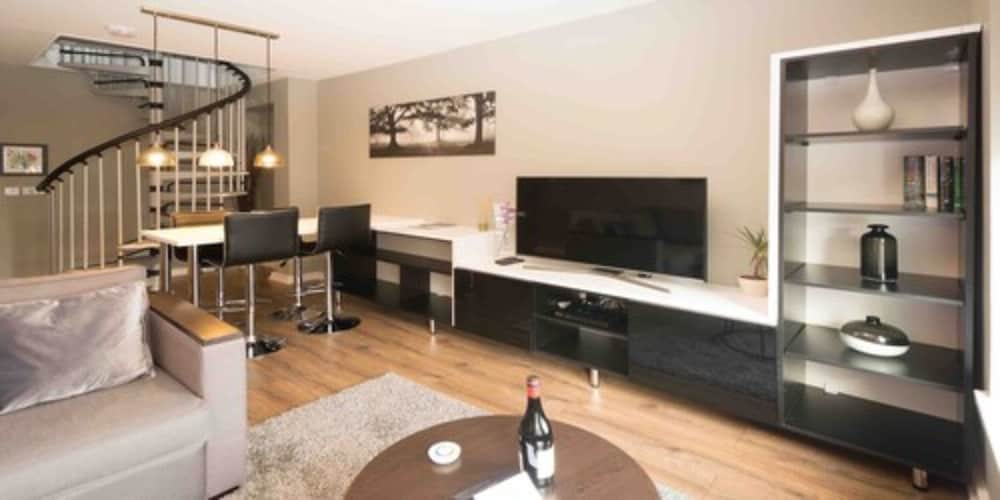Фото Aaron Wise Serviced Apartments