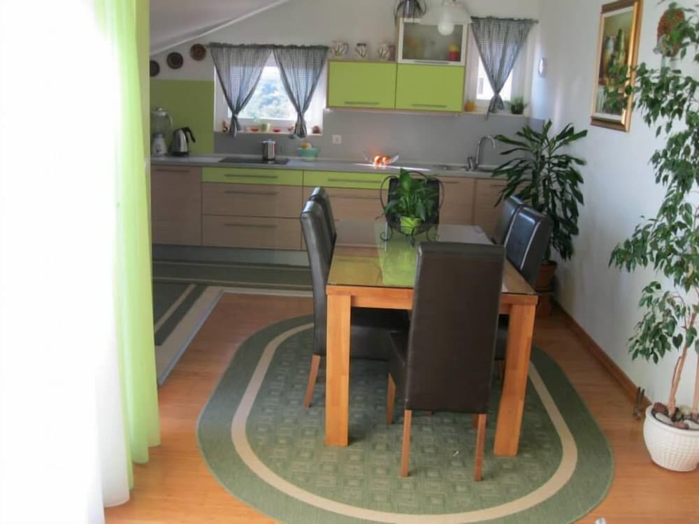 Фото Apartments Zelic Tucepi