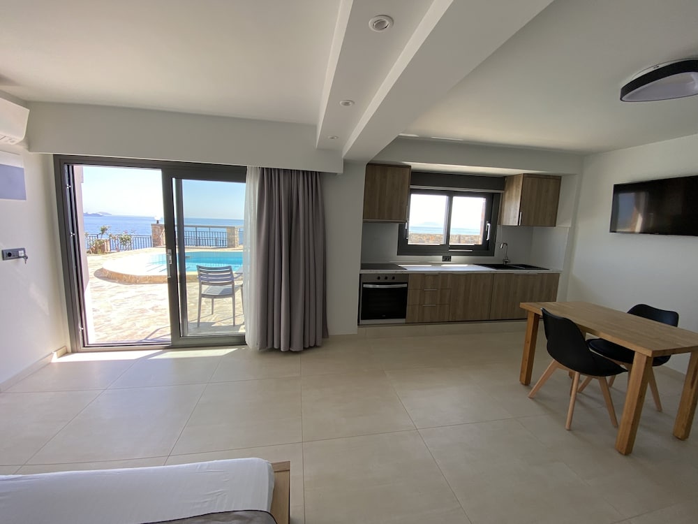 Фото Ostria Apartments