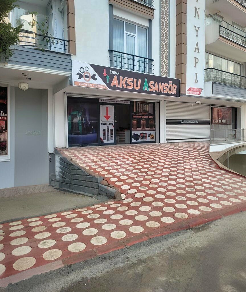 School Petrol Middle School, Batman, photo