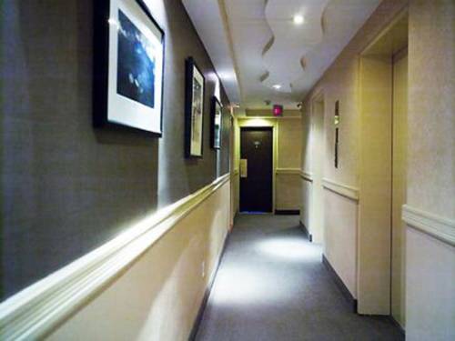 Фото Town Inn Suites