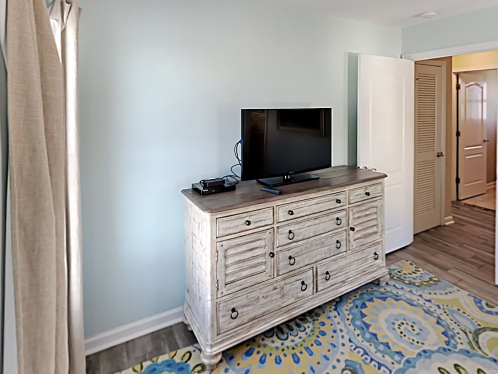 Фото Breezy Blue Cottage