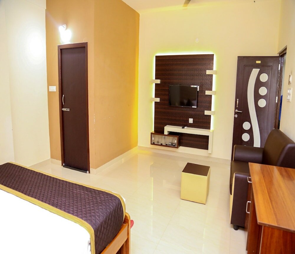 Фото Sri Manis Residency
