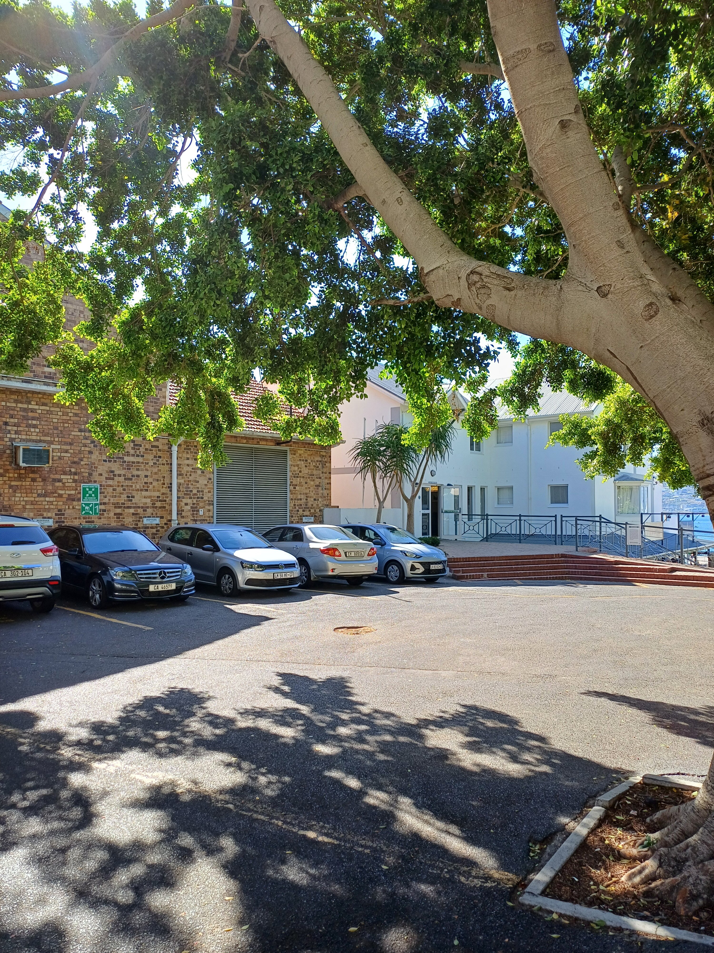 Фото Simon’s Town Quayside Hotel