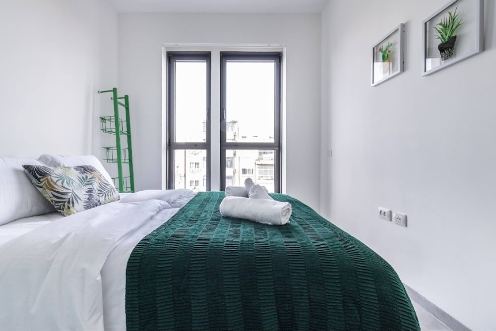 Фото J-Tower Apartments