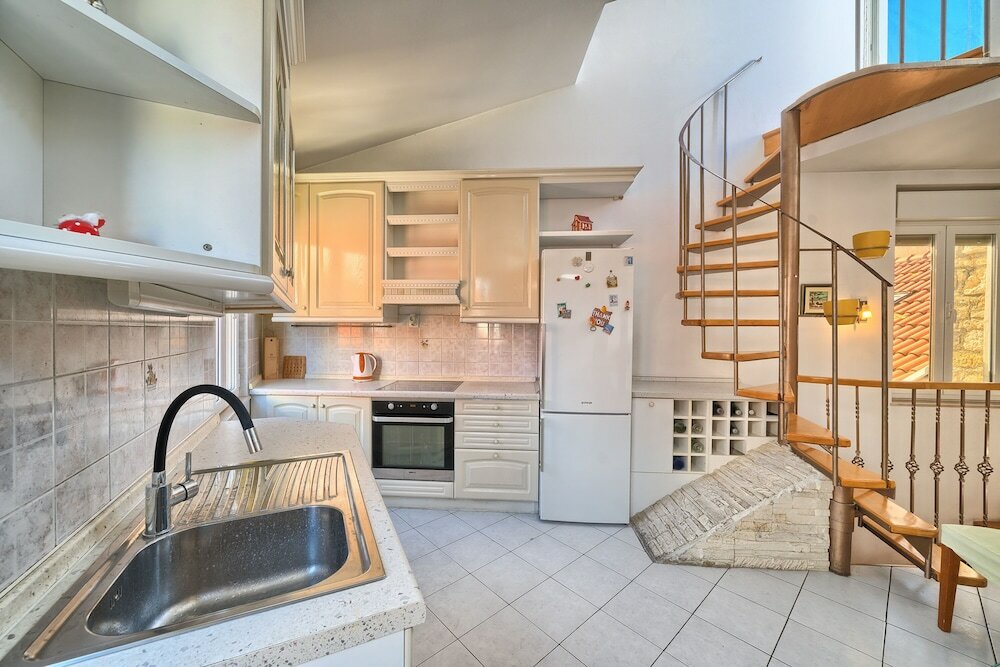 Фото Poetry House