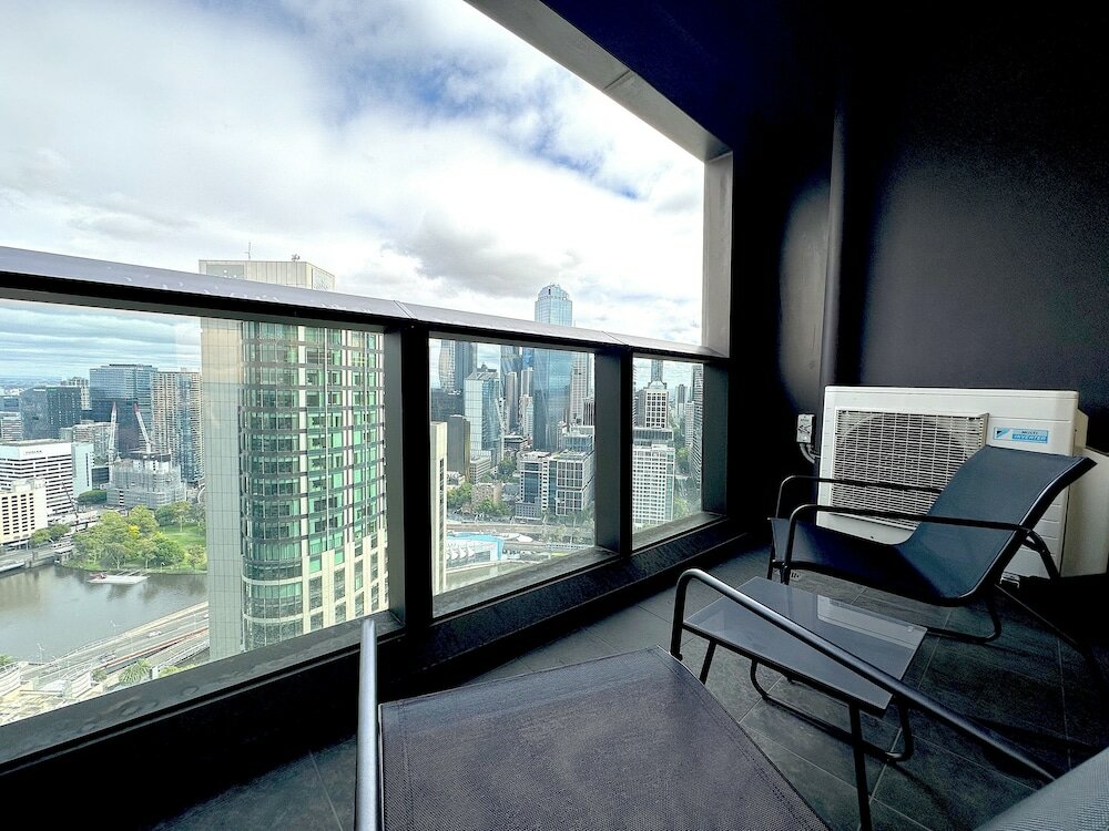 Фото Crown Front