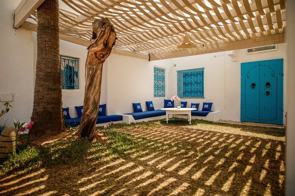 Фото отеля 2