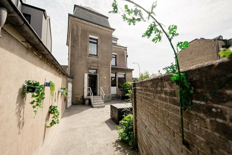 Гостиница Baroque Style Townhome Garden Patio Prkg в Люксембурге
