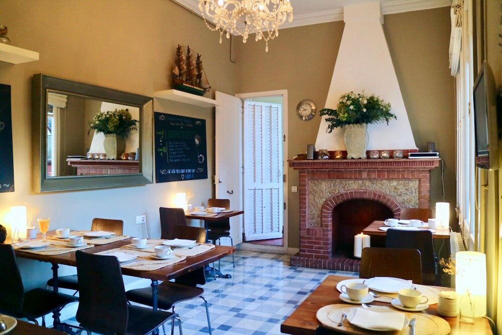 Фото Hostal B&b Poblenou