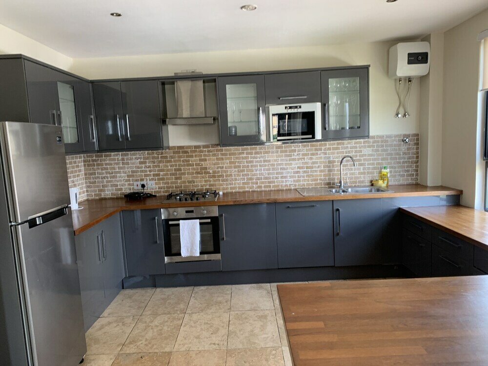 Фото Euneva Court Townhouses - Bentley Place