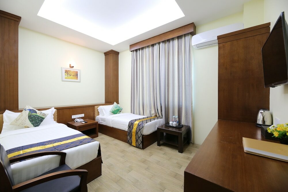 Фото Royal Peacock Hotel