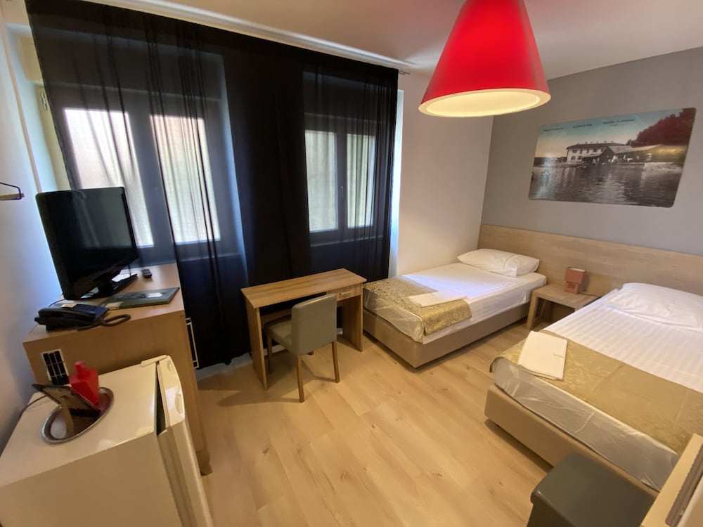 Фото отеля 2