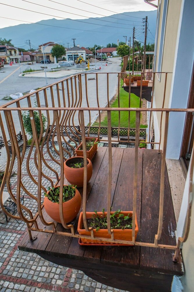 Фото Oikoperiigitis Hotel