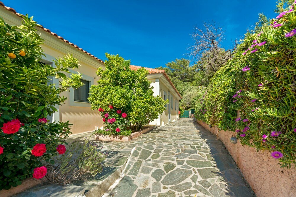 Фото Ai Yannis Suites and Apartments Hotel