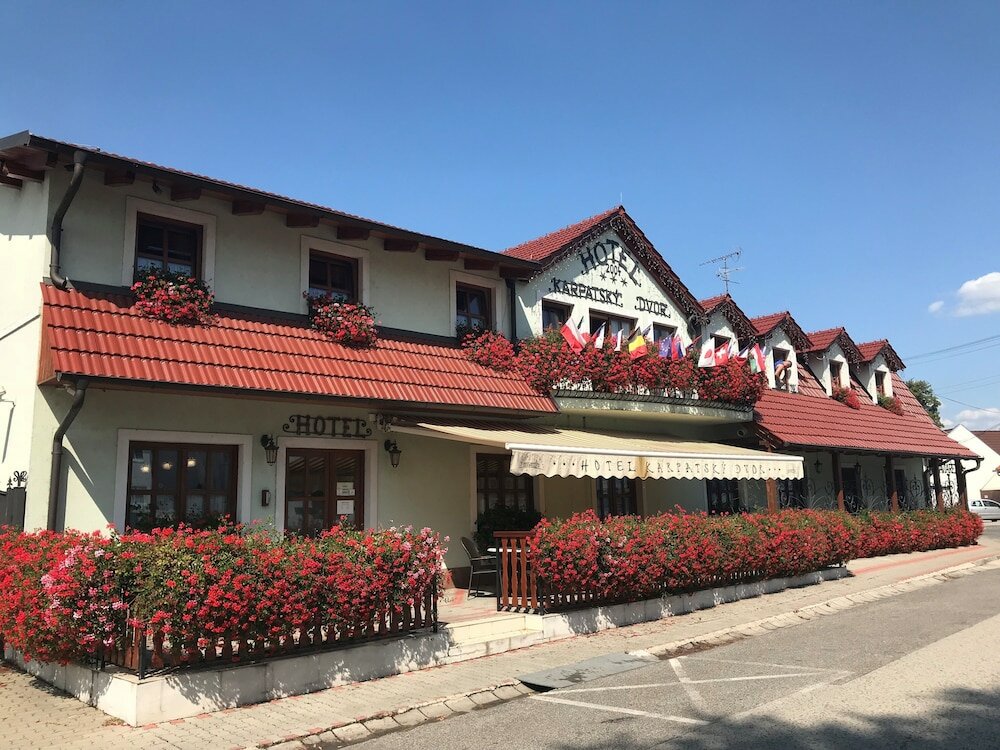 Фото Hotel Karpatsky Dvor
