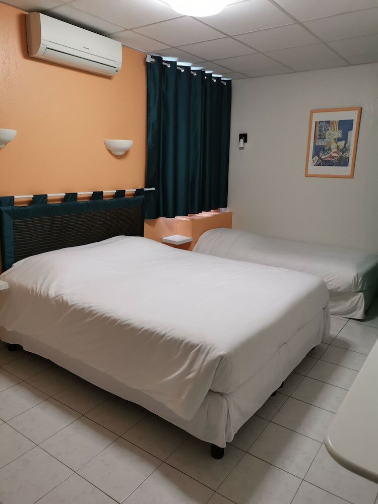 Фото Le Carry Hôtel