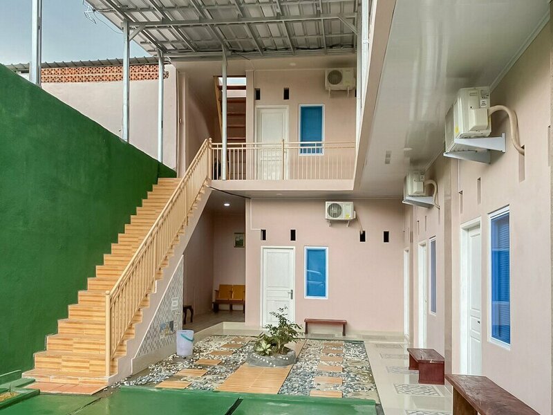 Гостиница RedDoorz Syariah near Pkor Lampung в Бандар-Лампунге