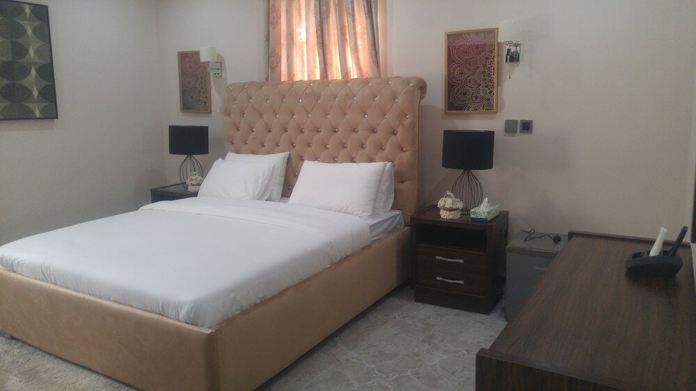 Фото Marshall Hotel Apartments