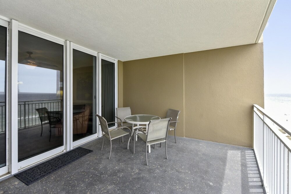 Фото Emerald Beach by Book That Condo